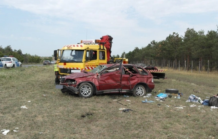 Két halálos áldozatot követelt a súlyos buszbaleset (Rendőrségi felvételekkel)