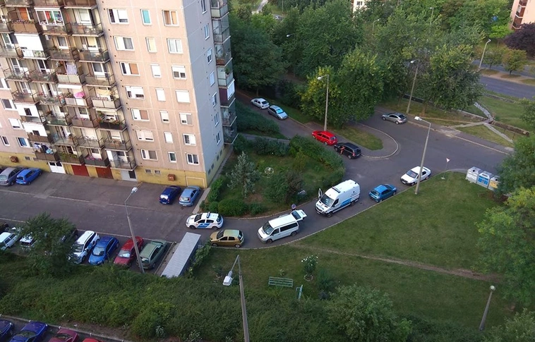 Rejtélyes furgon körül helyszíneltek a rendőrök az Avason