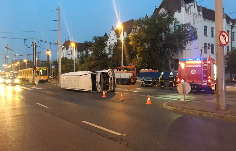 Sínekre borult a busz – olyan volt, mint egy rémálom (Helyszíni felvételekkel)