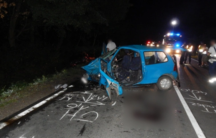 Éjféli horror: ketten haltak meg a 6-os főúton (Rendőrségi felvételekkel)