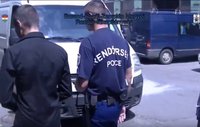 Idős nők füléből tépte ki a fülbevalót - végre rács mögé került (Videóval)