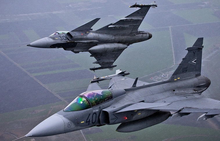 Mi van? Csaknem 30 repülő és helikopter hatolt be illetéktelenül a magyar légtérbe