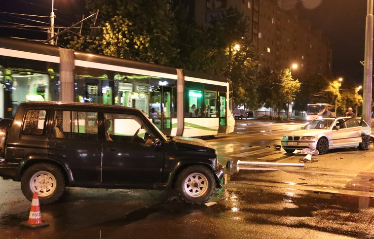 Ez csúnya volt - brutális csattanás a Győri kapuban is (Helyszíni felvételek)