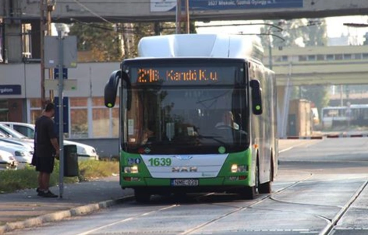 Megálló-áthelyezés, ünnepi közlekedési rend az MVK-nál