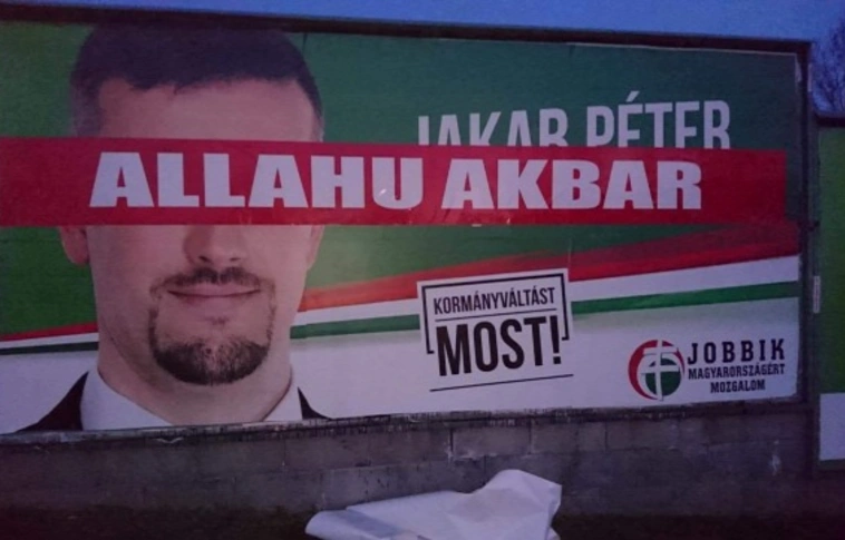 Allahu Akbar feliratok a jobbikos plakátokon 