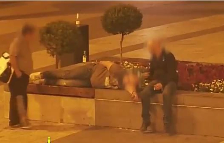Alvó sértettet fosztottak ki, de nem jutottak messzire (Videóval)