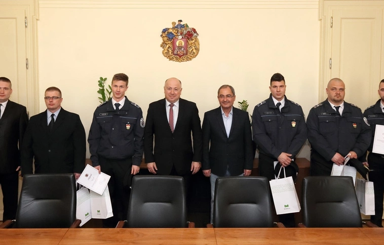 Elismerés a rendőröknek a példamutató szolgálatért (Képgaléria)