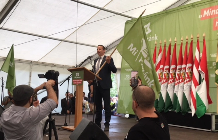 Zászlót bontottak Toroczkaiék - párttá alakul a Mi hazánk mozgalom!