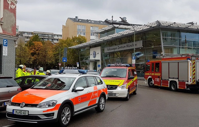 Késes ámokfutás Münchenben - nagy erőkkel keresik az elkövetőt (Videóval frissítve)