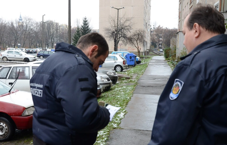 Idős nőt mentettek a miskolci rendészek Észak-Kiliánban