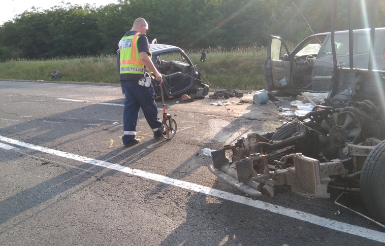 Durva baleset Szikszónál: legalább hat gépjármű ütközött, kilencen sérültek (Rendőrségi fotókkal frissítve)