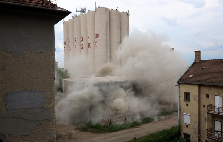 Ez nem háborús film: Felrobbantották a miskolci István malmot! (Videó, képgaléria!)