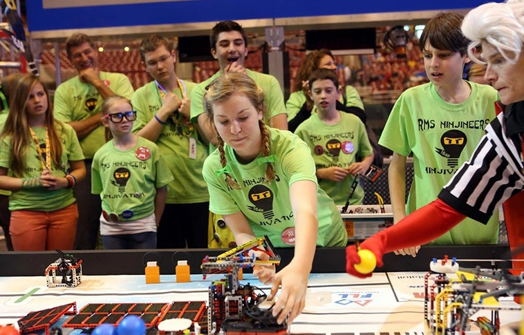 Hozzánk is megérkezett a FIRST LEGO League nemzetközi robotépítő és programozó verseny! (Videóval)
