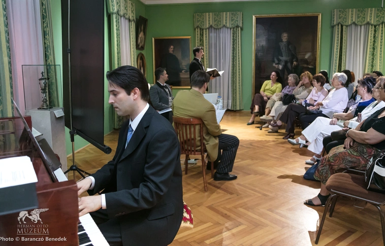 A múzsák a háborúban sem hallgattak - a „10-es Honvéd Hét” margójára