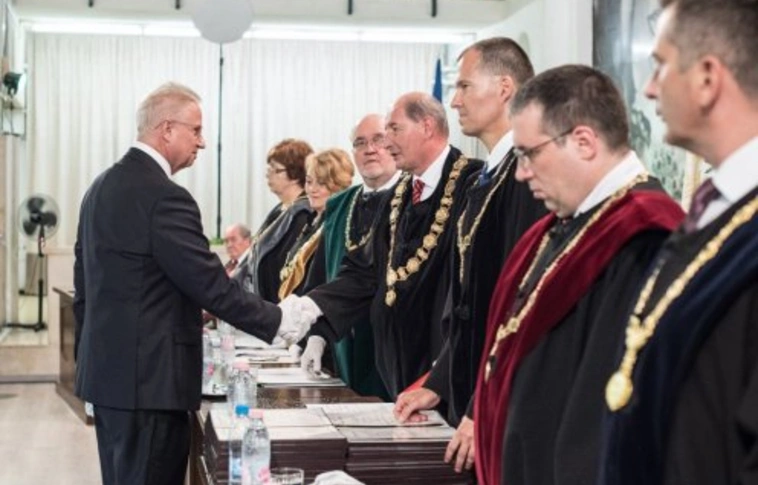 Trócsányi Lászlót a Miskolci Egyetem díszdoktorává avatták