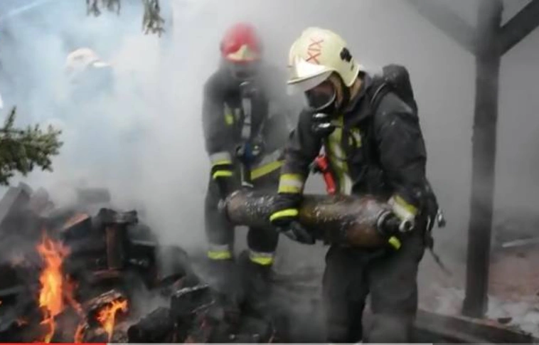 Kigyulladt egy lakóház a Torontáli utcában