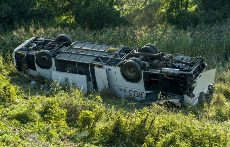 Árokba borult egy autóbusz Nógrádban - több sérült állapota életveszélyes