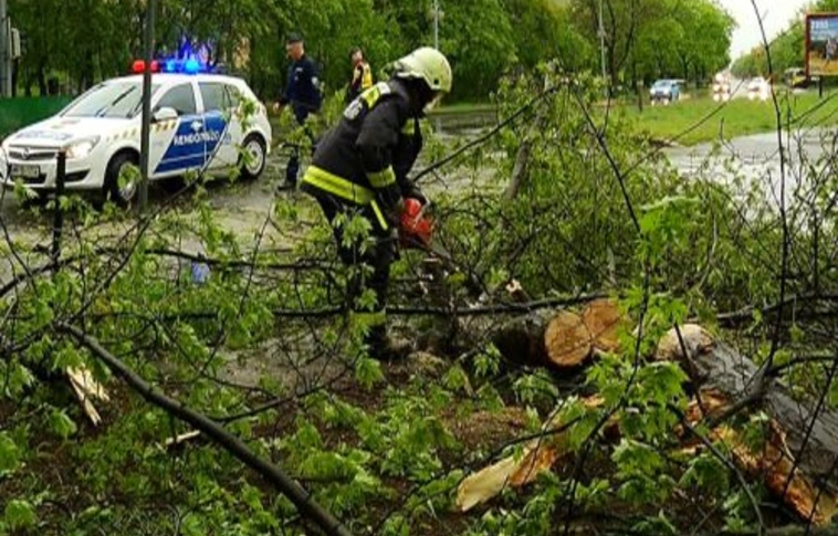 Milliós károkat okoztak a hétvégi viharok