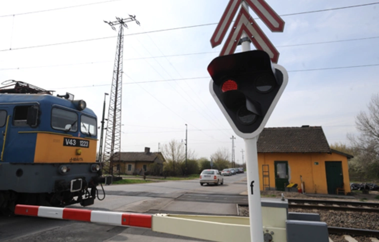 Halálra gázolt egy férfit Emődnél az InterCity