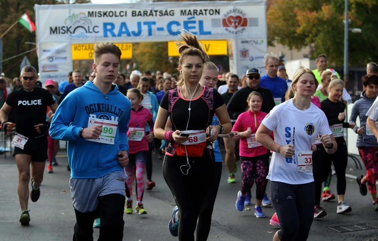 Miskolci Barátság Maraton – tömegek mozdultak meg az utcai futófesztiválon (Képgalériákkal)