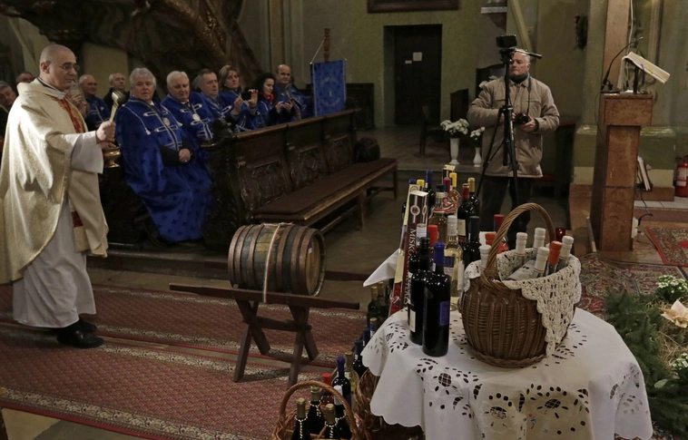„Santo Vino” - idén is felelevenítették az ősi hagyományt a minorita templomban (Képgalériával)