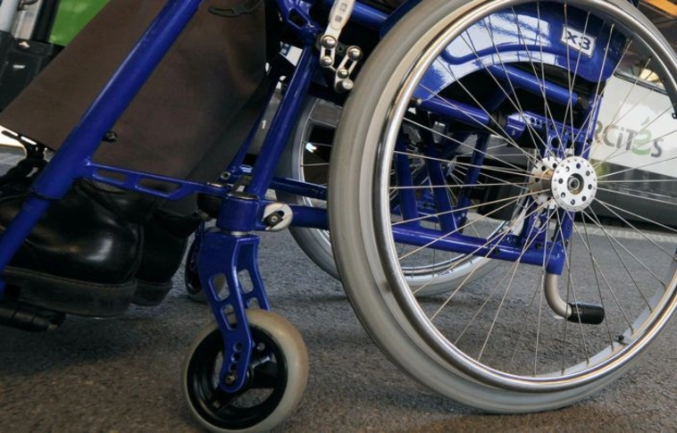 Kerekesszékkel tűnt el az idősotthonból - a miskolci rendészek találták meg