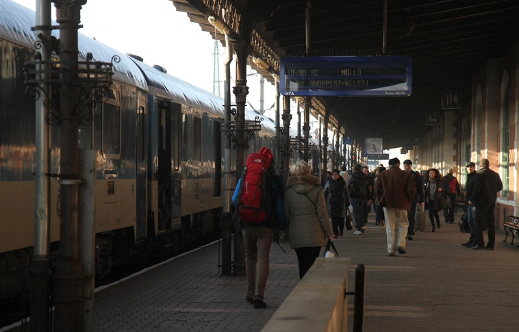 Gránátot találtak egy vonaton, tűzszerészek lepték el a Tiszai pályaudvart