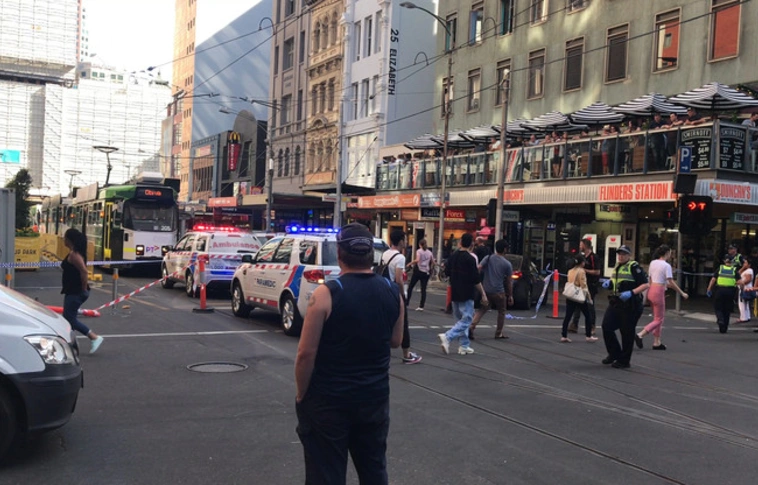 Súlyos sérültek – Szándékosan hajtott a tömegbe egy melbourne-i gázoló