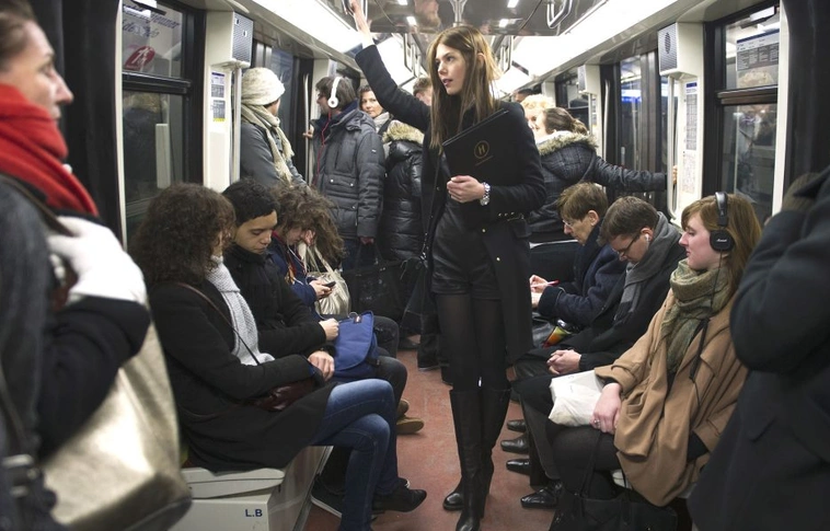 Több mint kétszázezer nő lett szexuális zaklatás áldozata a francia metrókon