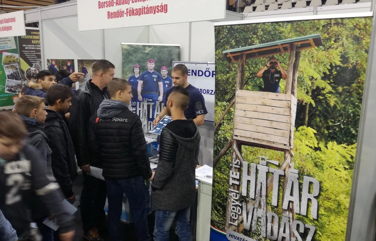 Toborzás a pályaválasztási kiállításon