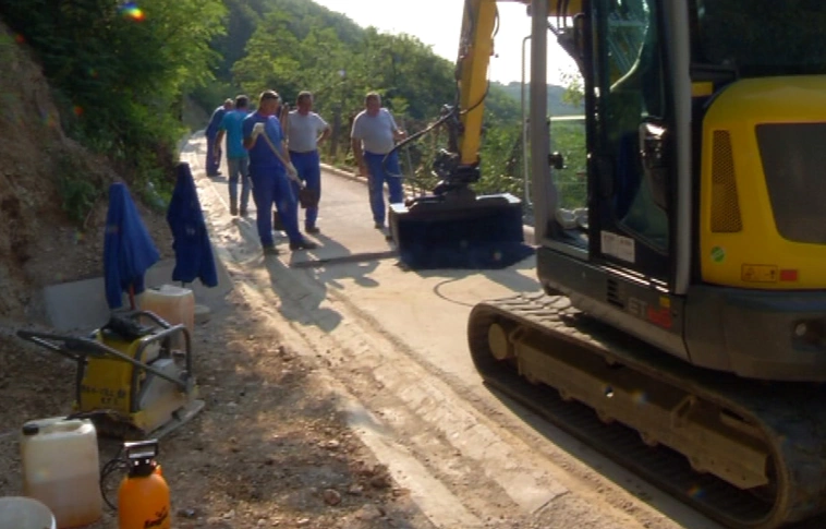 A támfal és az út is megújult Bükkszentlászlón