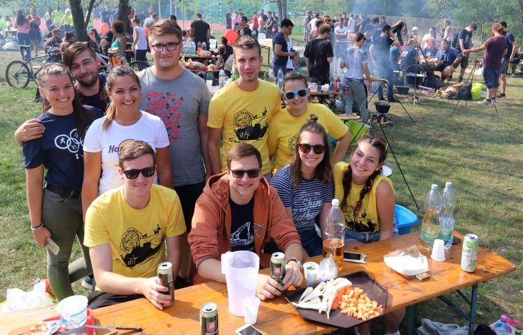 Labdajátékok, főzőverseny – ez várta a hallgatókat a XIX. Egyetemi Sportnapon (Képgalériával!)