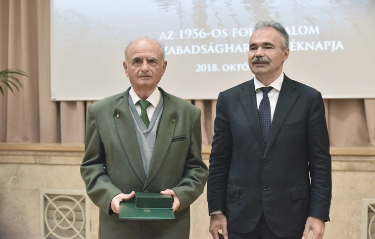 Életfa Emlékplakettet kapott az állami ünnepen az Északerdő nyugalmazott munkatársa