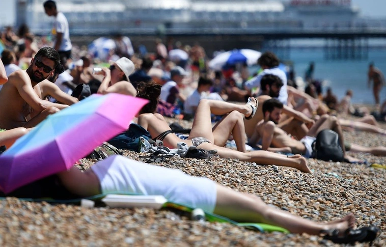 Jót tett a szokatlanul meleg időjárás a brit gazdaságnak