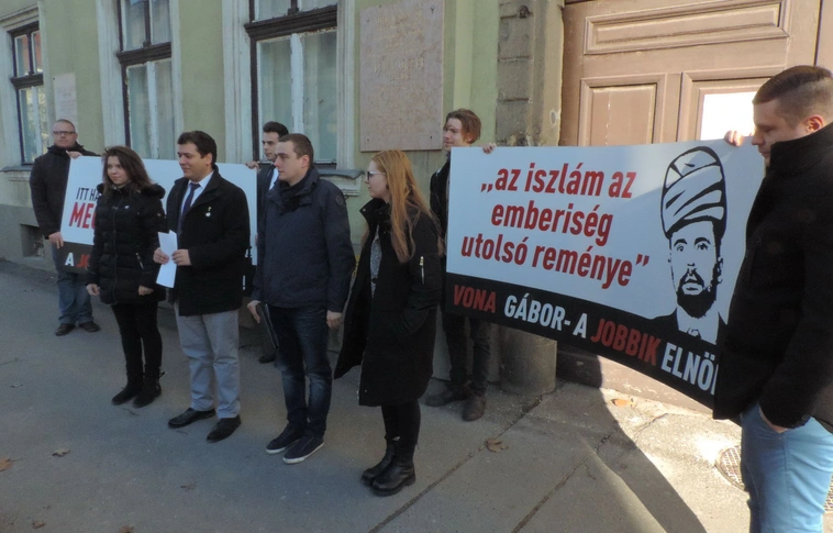 "Allah növessze hosszúra a szakállad.." - Az IKSZ és a Fidelitas reagálása Vona Gábor Allahot dicsőítő kijelentésére