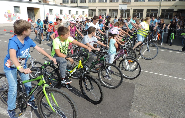 Biztonságosabban az iskolába – Szemléletformáló nap a kerékpározásról Görömbölyön