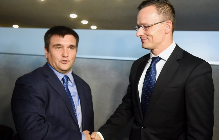 Szijjártó: újjá kell építeni a bizalmat Ukrajnával