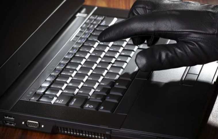 Ellopta a laptopot, majd azonnal el is adta