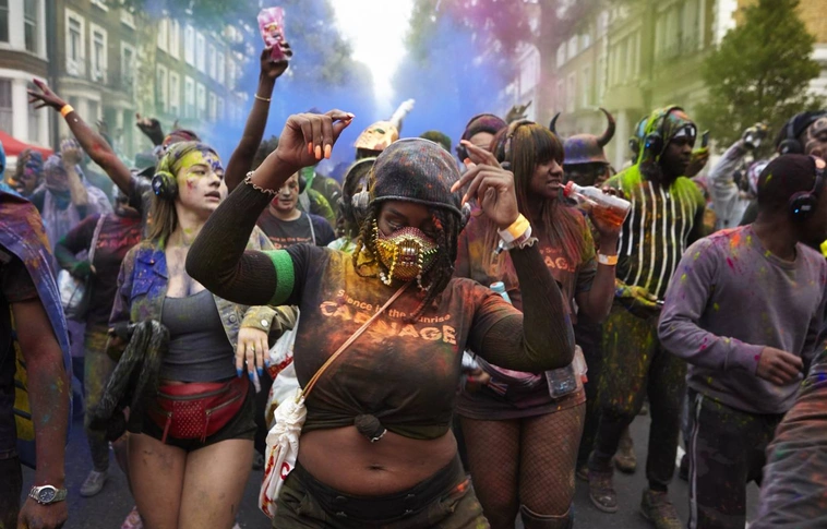 Csaknem négyszáz embert vettek őrizetbe az idei Notting Hill-i karneválon Londonban