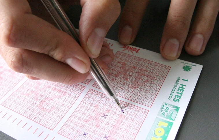 Ellopta a lottószelvényt, de az csak egytalálatos volt