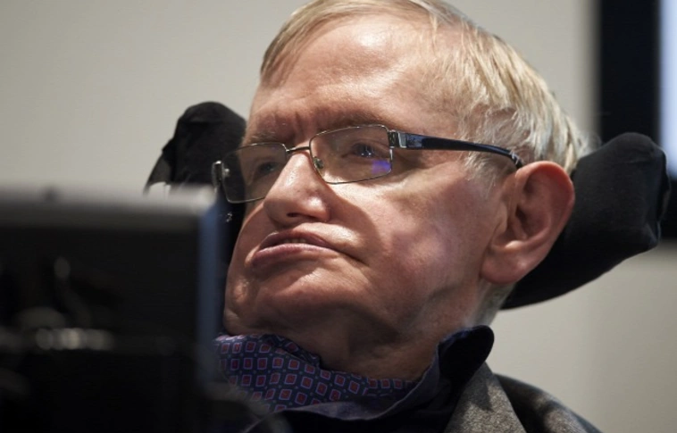 Newton és Einstein között helyezték végső nyugalomra Stephen Hawking hamvait