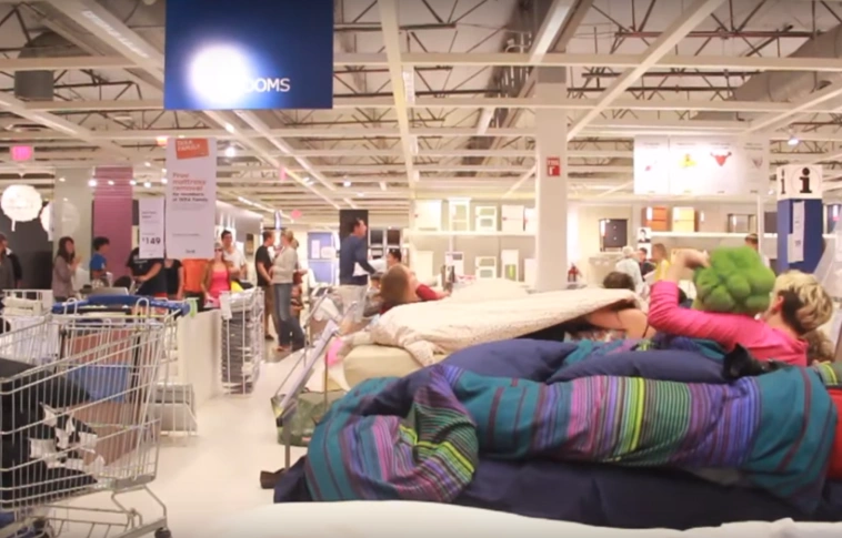 Pizsamaparti a szupermarketben