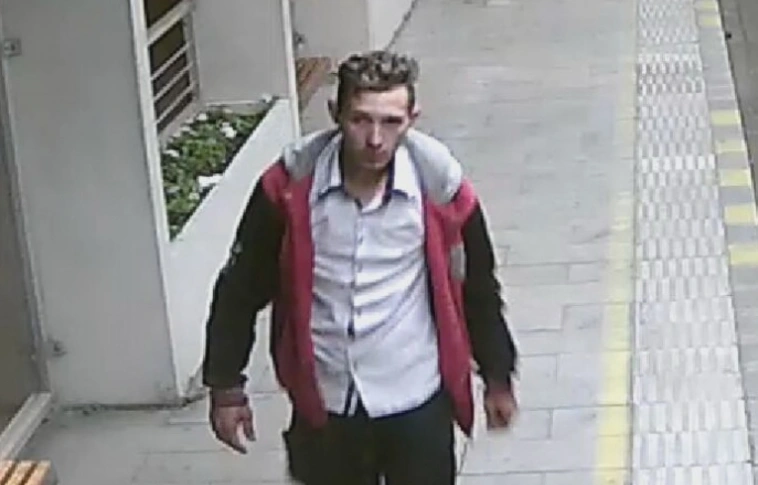 Villamosmegállóban támadtak egy utasra