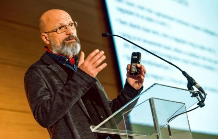 Zacher Gábor elárulta: nagyon veszélyes a tinik között a közösségi média