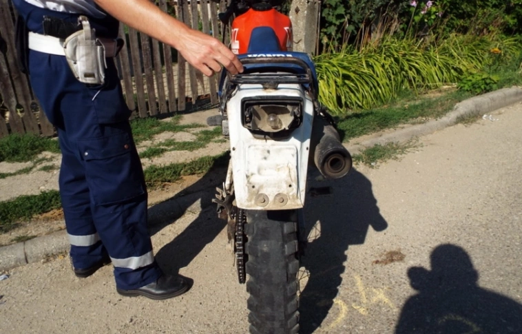 Ittasan, eltiltás alatt, hatósági jelzés nélkül vezetett - rendőrségi fotókkal!