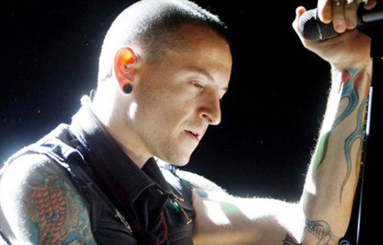 Öngyilkos lett a Linkin Park énekese (videókkal)