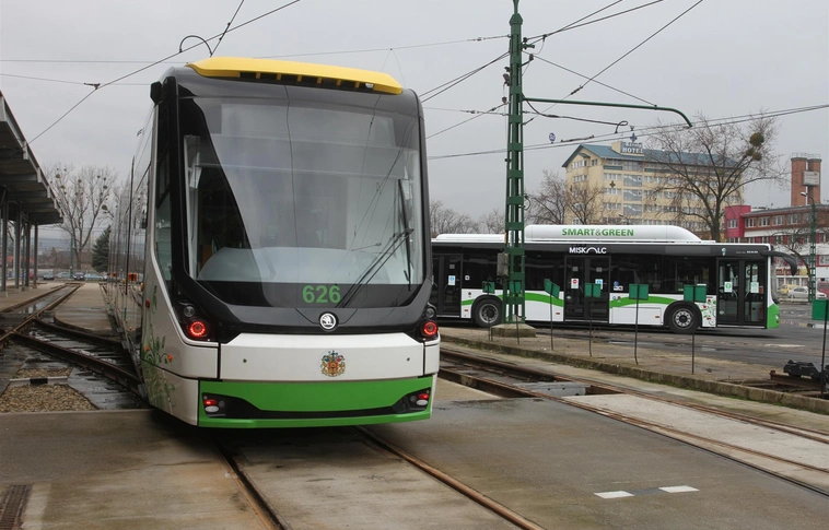 Így járnak a buszok, villamosok vasárnap