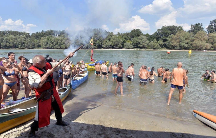 Ősz ide vagy oda, ők bizony átúszták (Videóval!)