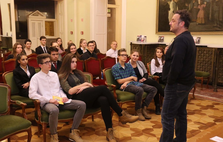 "Legyen eszed, hogy eszed legyen" – Betekintés a színház kulisszái mögé (Képgalériával!)