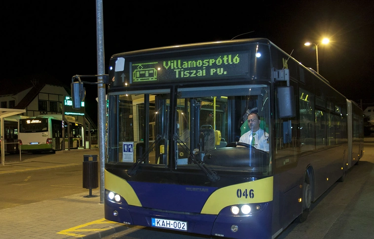 Figyelem! Éjszakai vágányzár lesz, villamospótlók járnak!